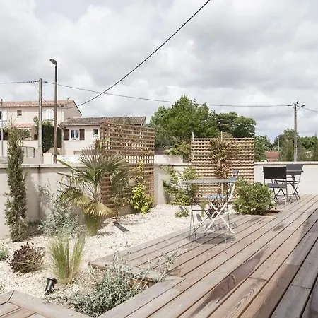 With A Terrasse *